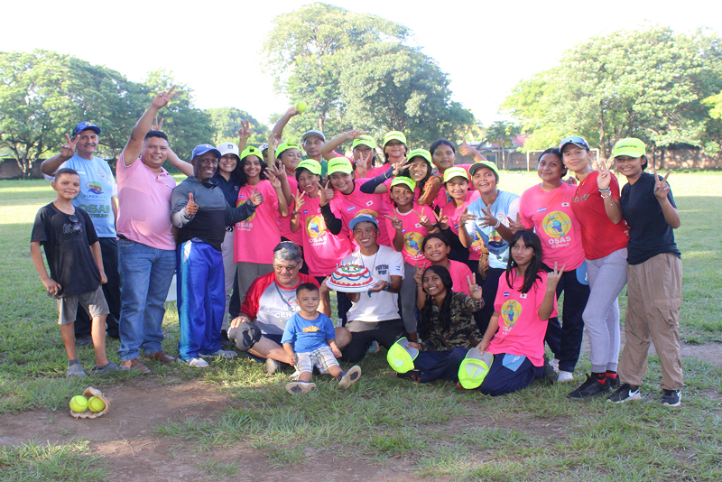 チームメンバーとコーチ陣