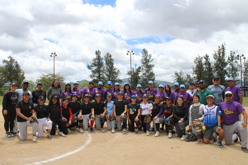 ホンジュラス代表チームと試合の様子